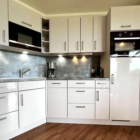 Apartment Mit Aufzug Und Balkon Auf Ruegen *