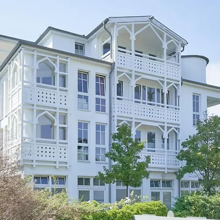 Apartment Mit Aufzug Und Balkon Auf Ruegen